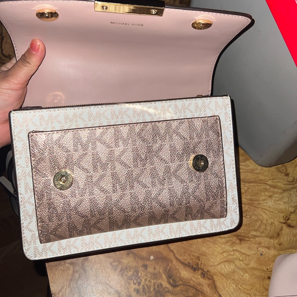 Michael kors crossbody autentic new used one time